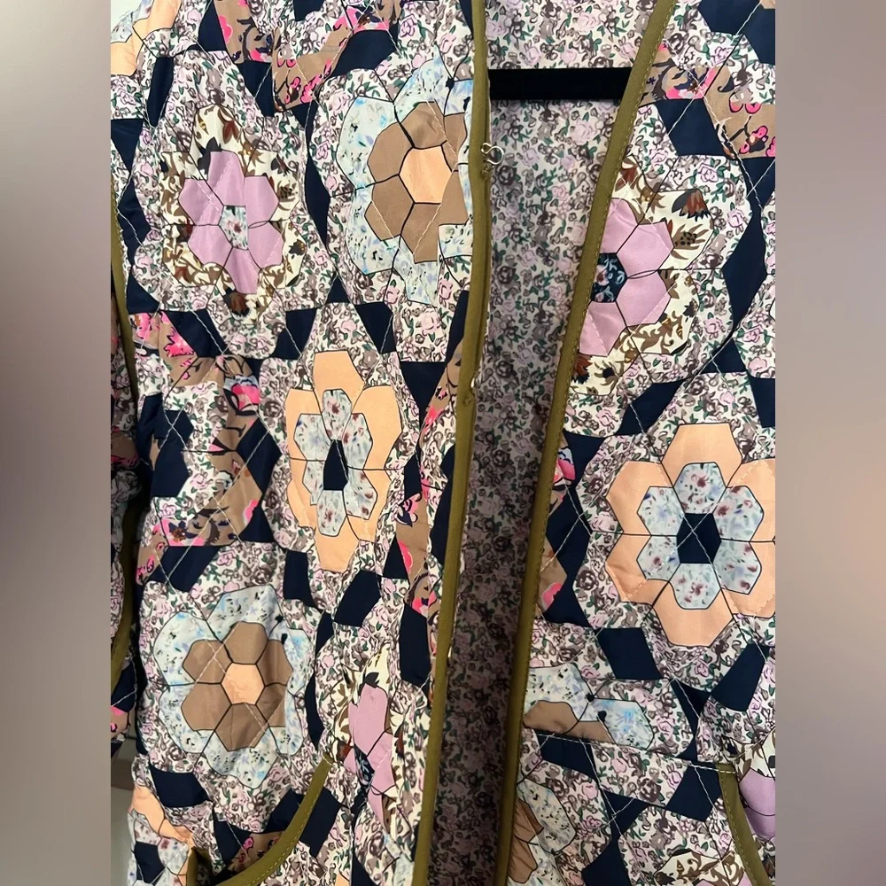 Quilted patchwork floral lightweight jacket convertible vest! - Picture 2 of 8